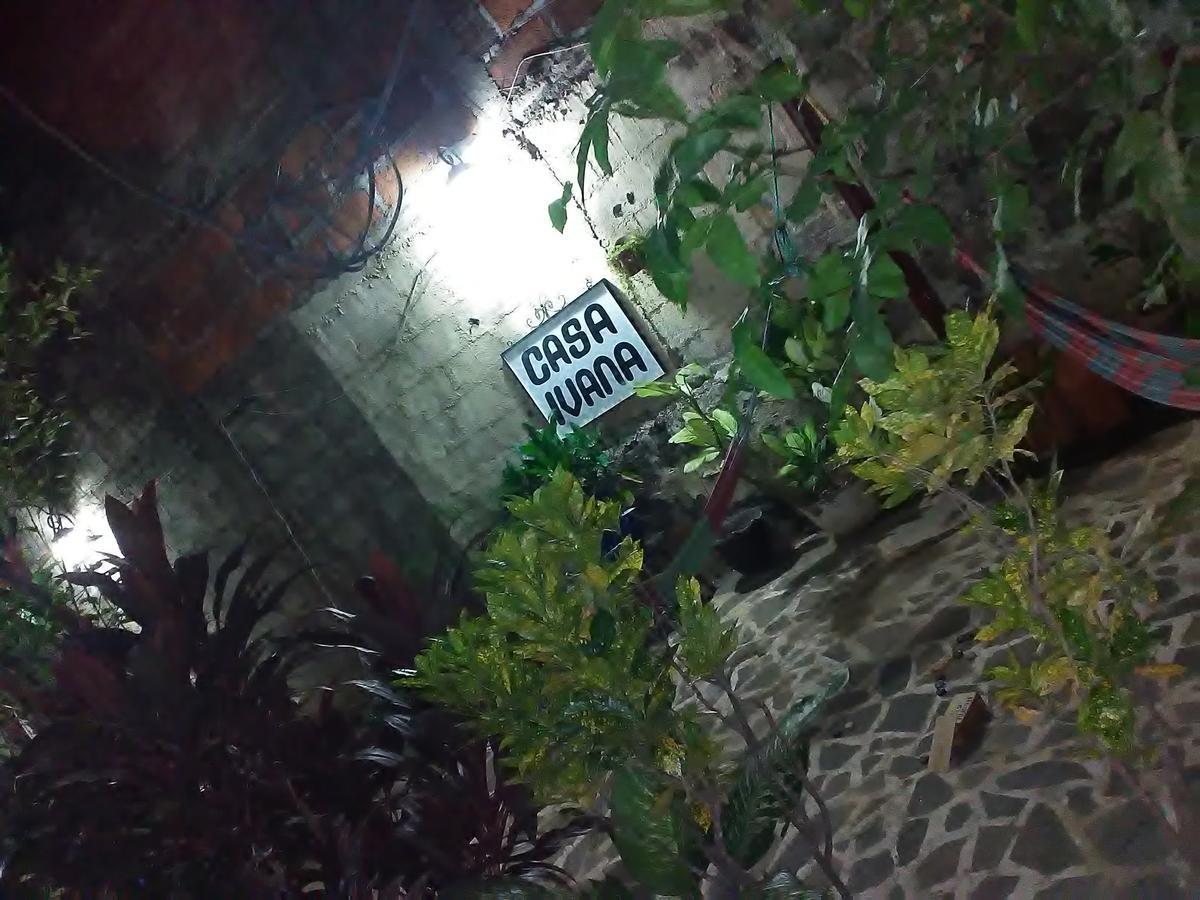 Hostal Casa Ivana León Екстериор снимка
