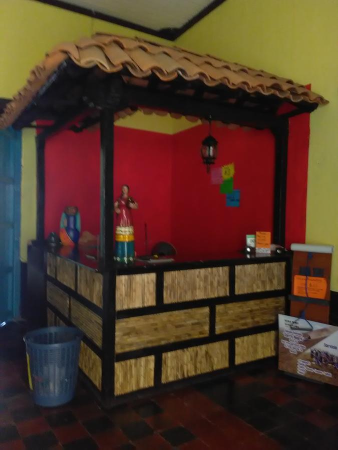 Hostal Casa Ivana León Екстериор снимка