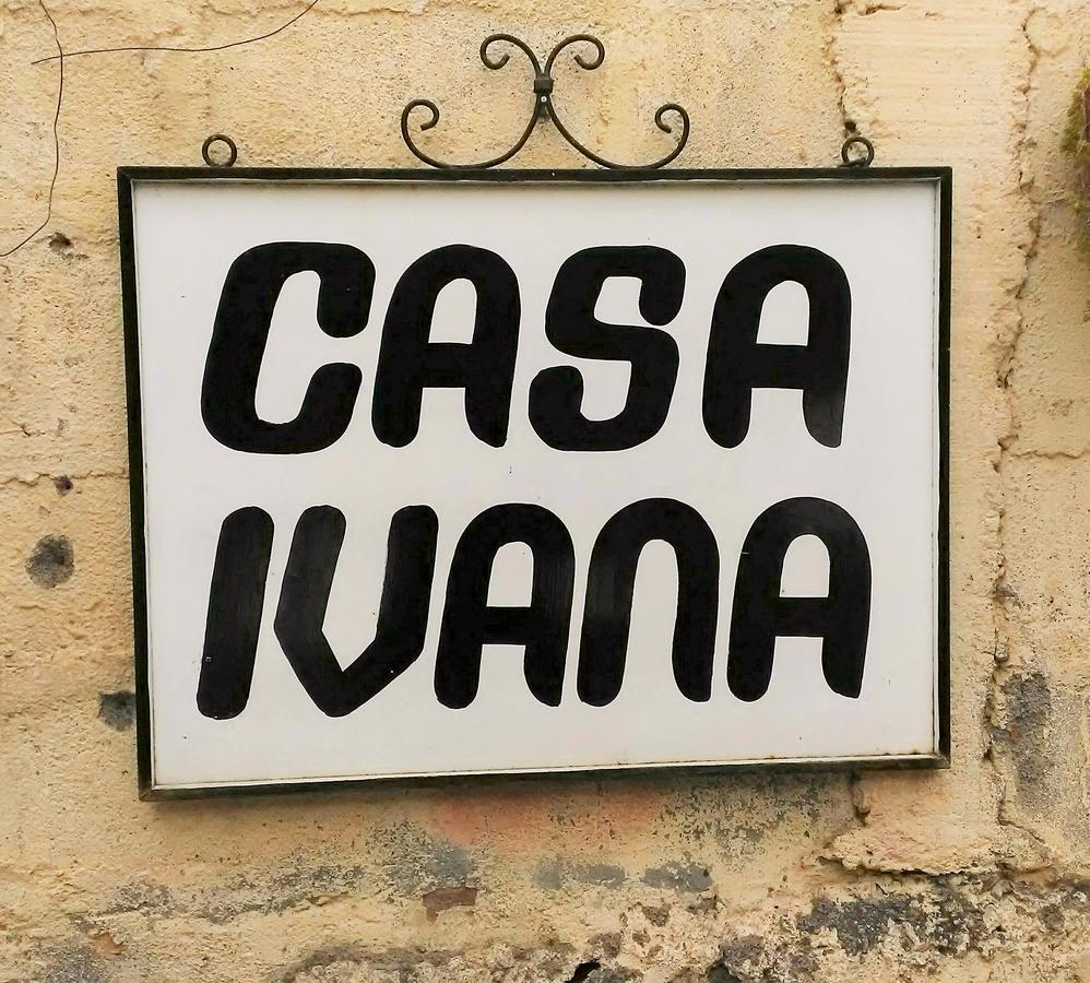 Hostal Casa Ivana León Екстериор снимка