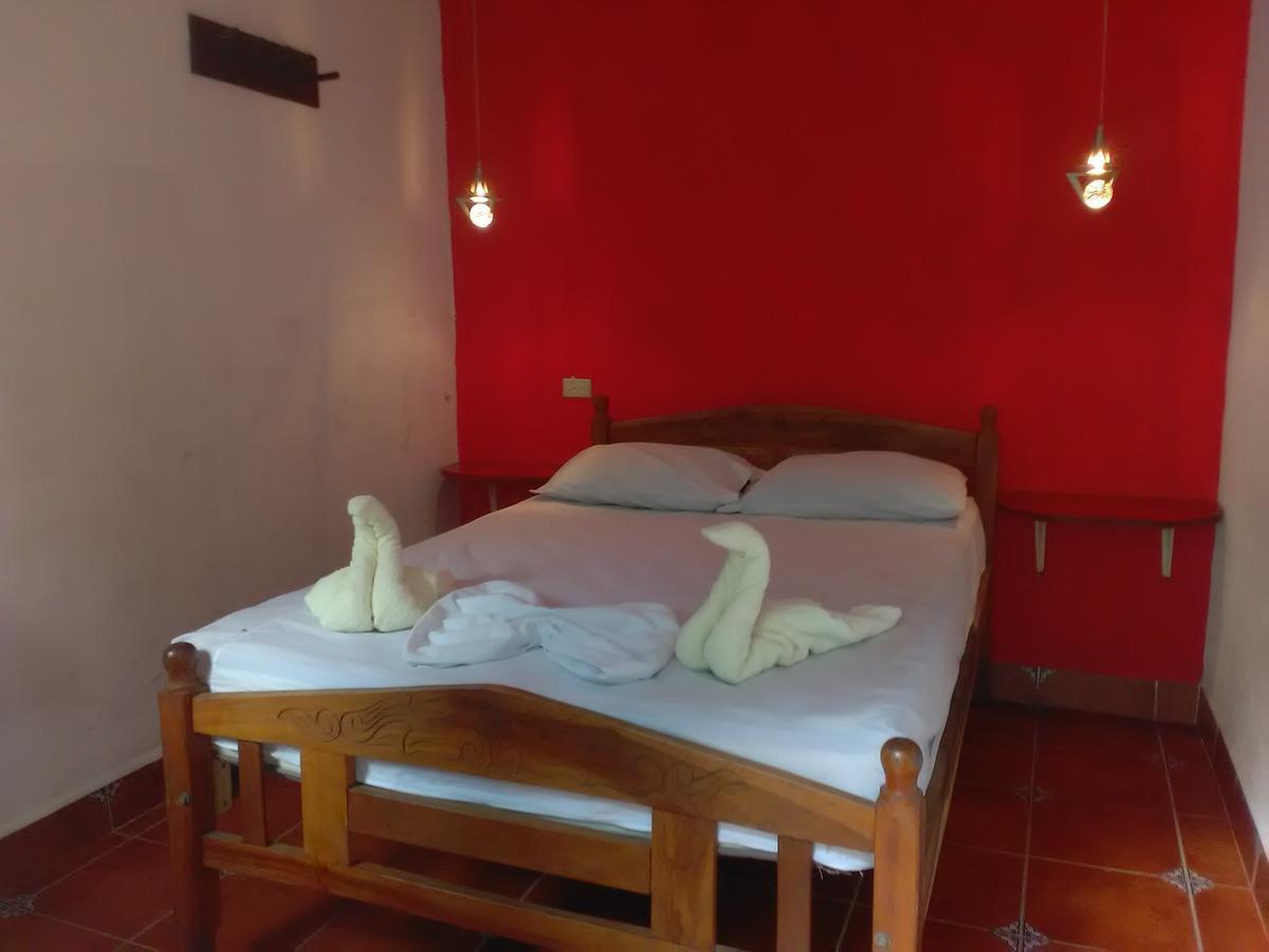 Hostal Casa Ivana León Екстериор снимка