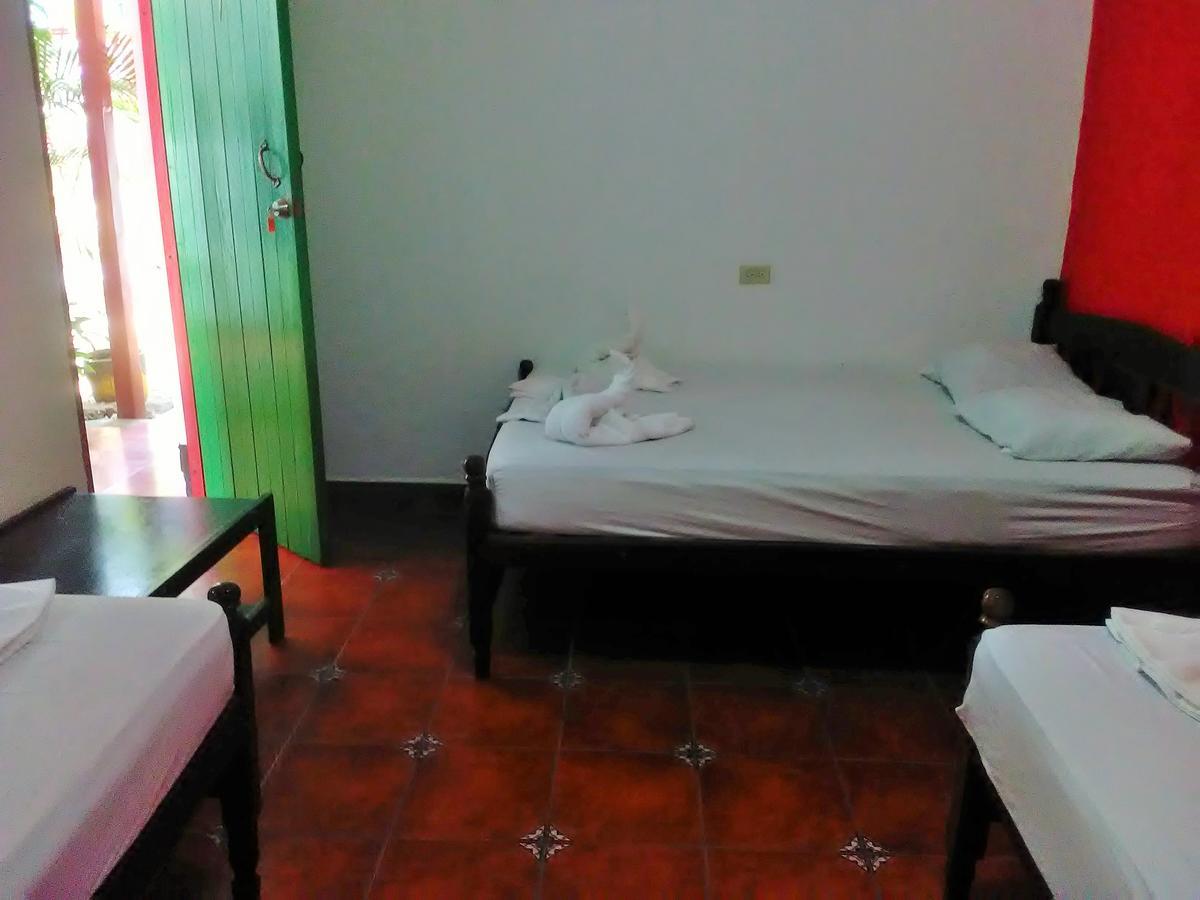 Hostal Casa Ivana León Екстериор снимка