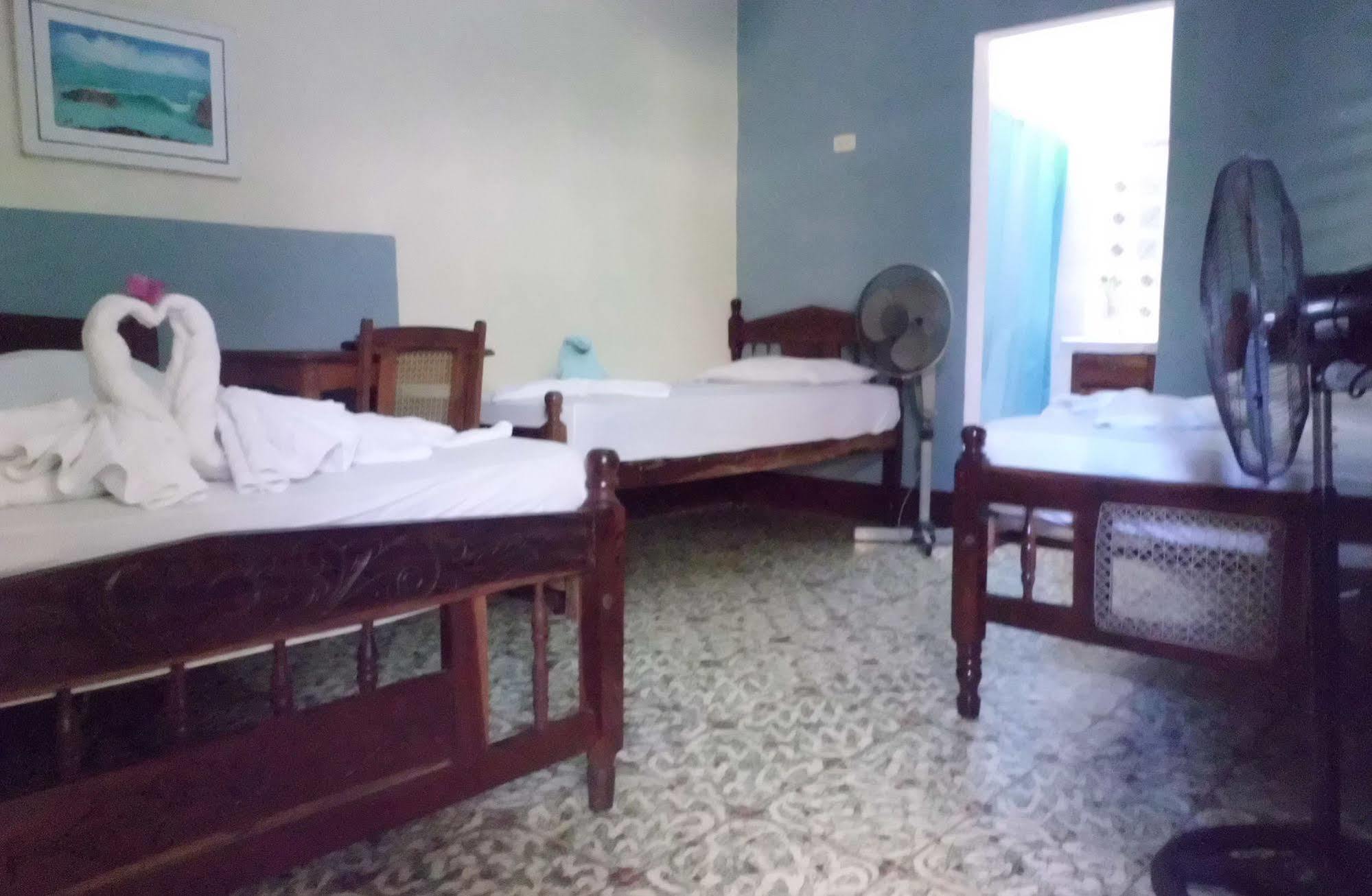 Hostal Casa Ivana León Екстериор снимка