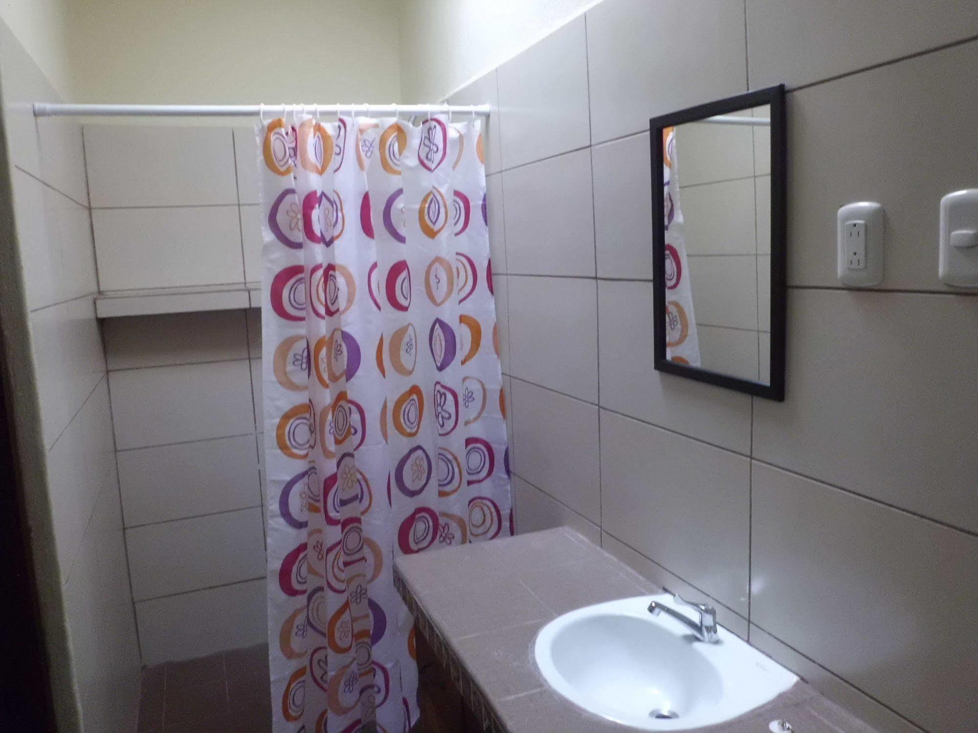 Hostal Casa Ivana León Екстериор снимка