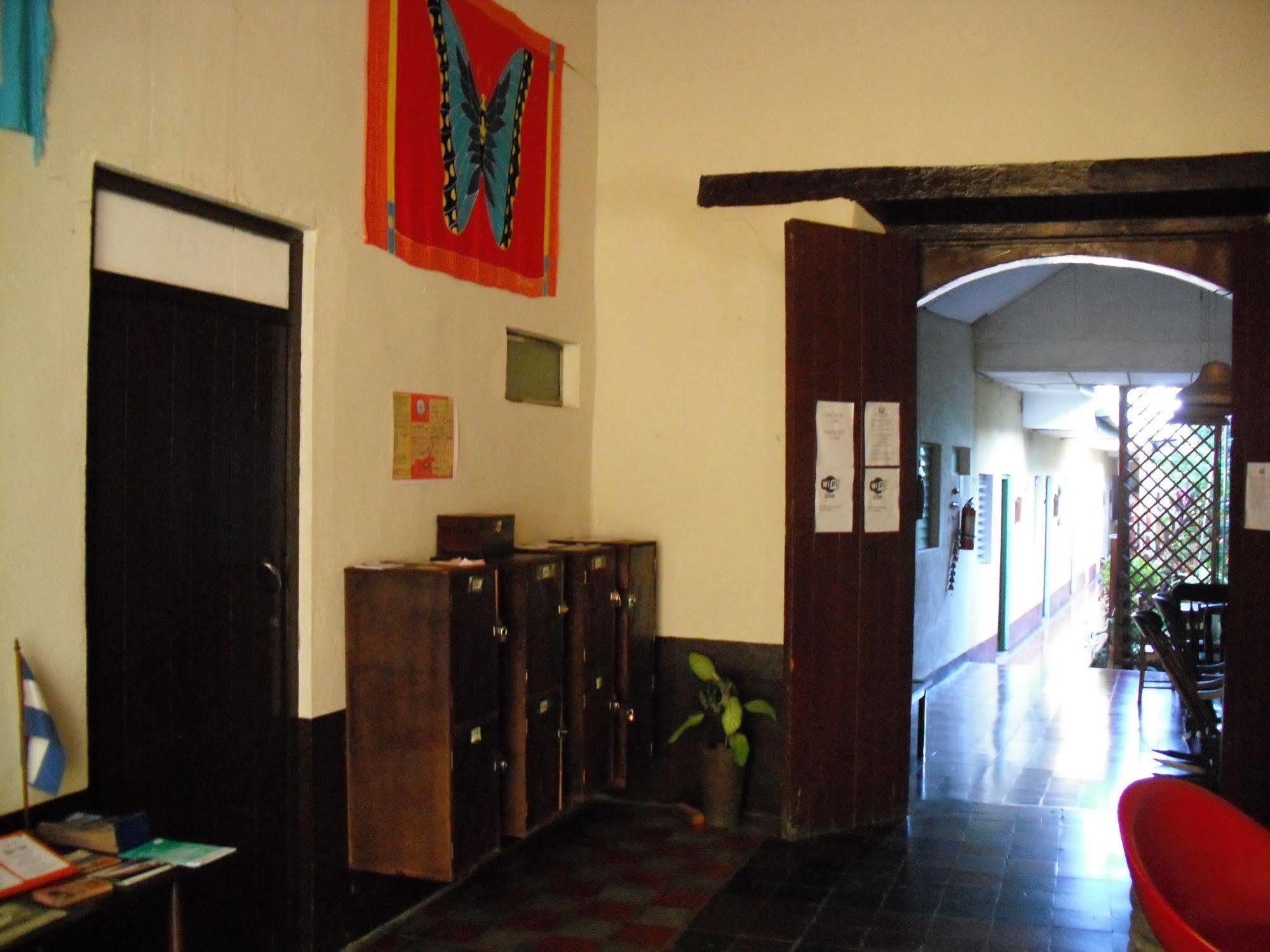 Hostal Casa Ivana León Екстериор снимка