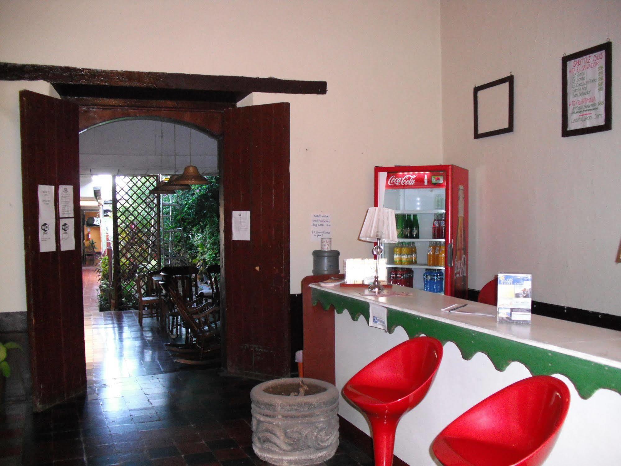 Hostal Casa Ivana León Екстериор снимка