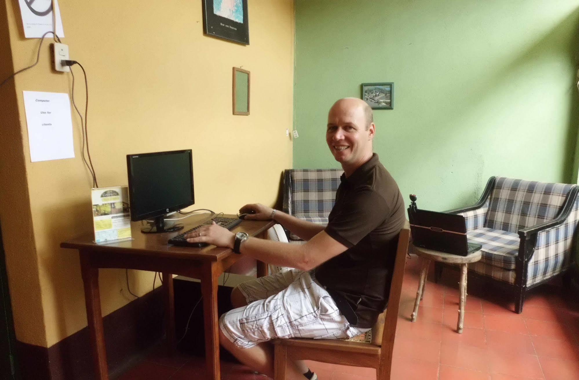 Hostal Casa Ivana León Екстериор снимка